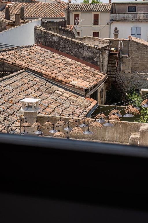 an overhead view of roofs of buildings in a city at Maison Arthur in Aigues-Mortes