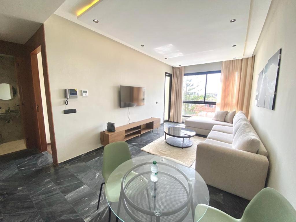 NEW modern 1 BR, 1min fr tramway - Appartamento Con Balcone