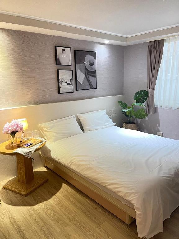 Postel nebo postele na pokoji v ubytování Meworld Hotel - Zhongshan