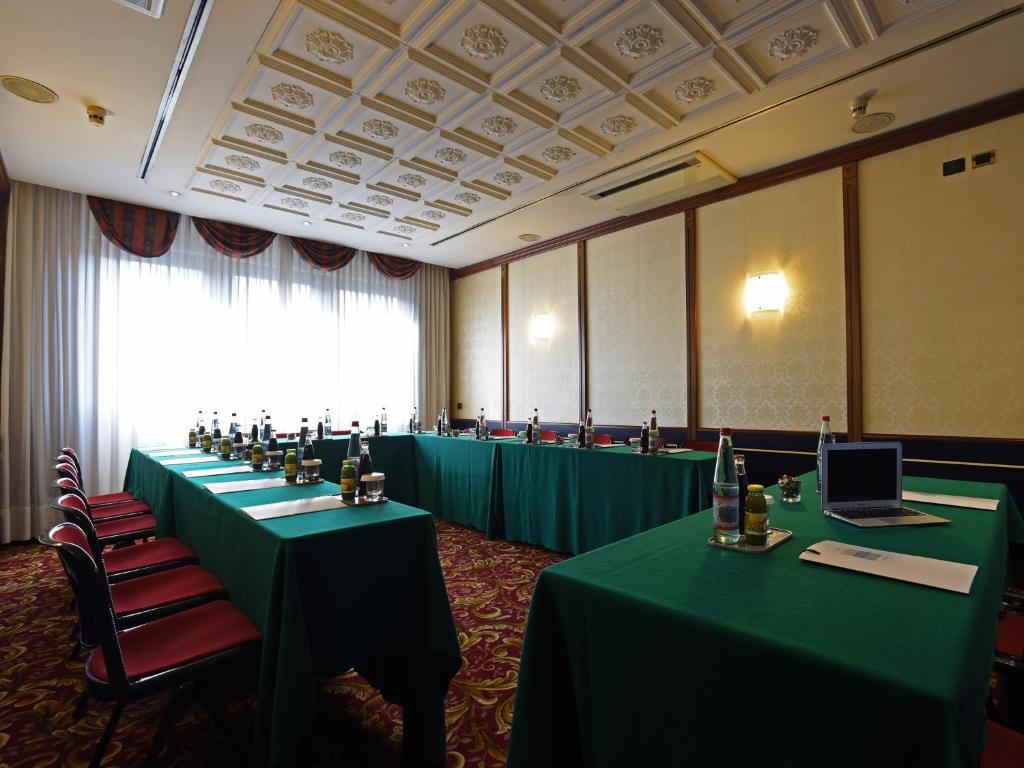 Zaplecze biznesowe lub konferencyjne w obiekcie c-hotels Rubens