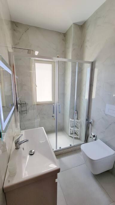 Lovely sea view 2 bedroom condo-apartment. - Image 8
