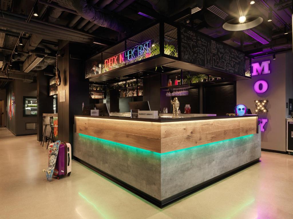 Lounge nebo bar v ubytování Moxy Belgrade