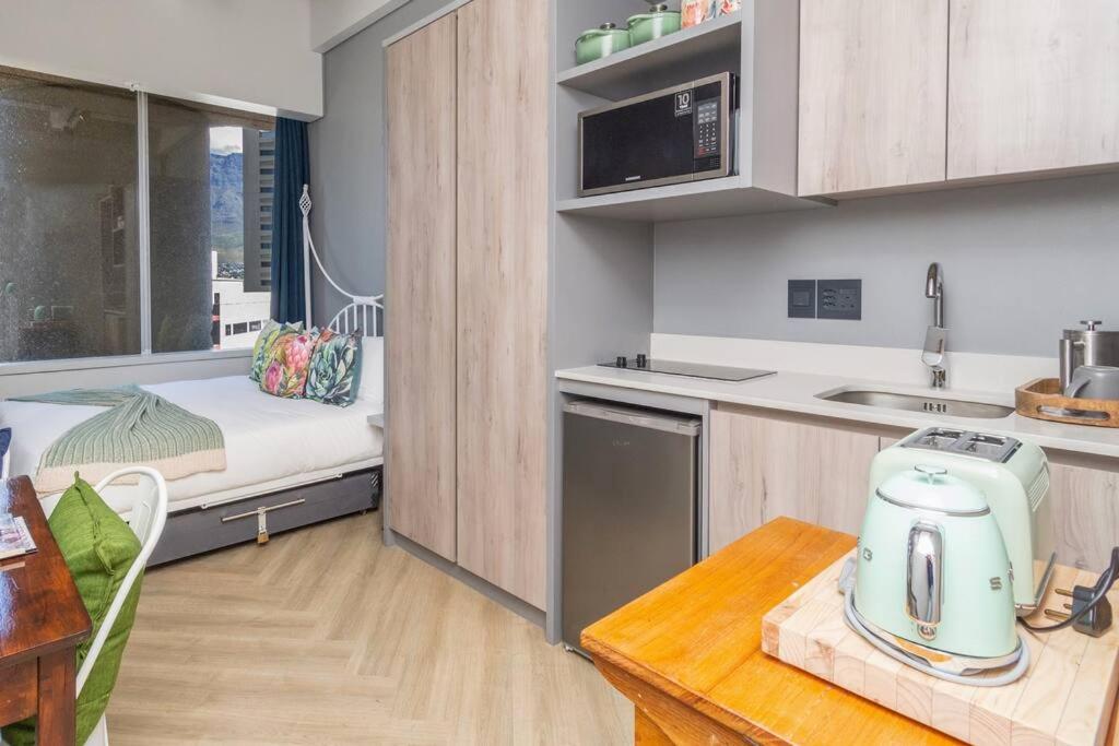 Colourful Studio Apartment, Cape Town (updated prices 2024)