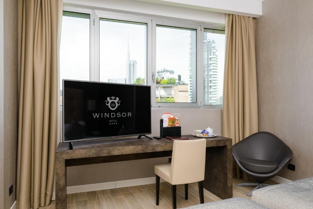 TV a/nebo společenská místnost v ubytování Windsor Hotel Milano