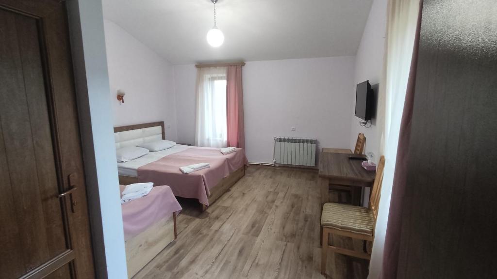 Postel nebo postele na pokoji v ubytování Mthnadzor