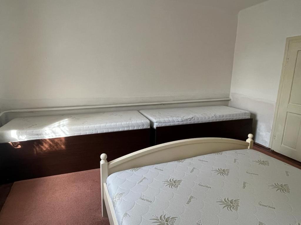 Postel nebo postele na pokoji v ubytování Dom ALEX pri kúpalisku Thermalpark