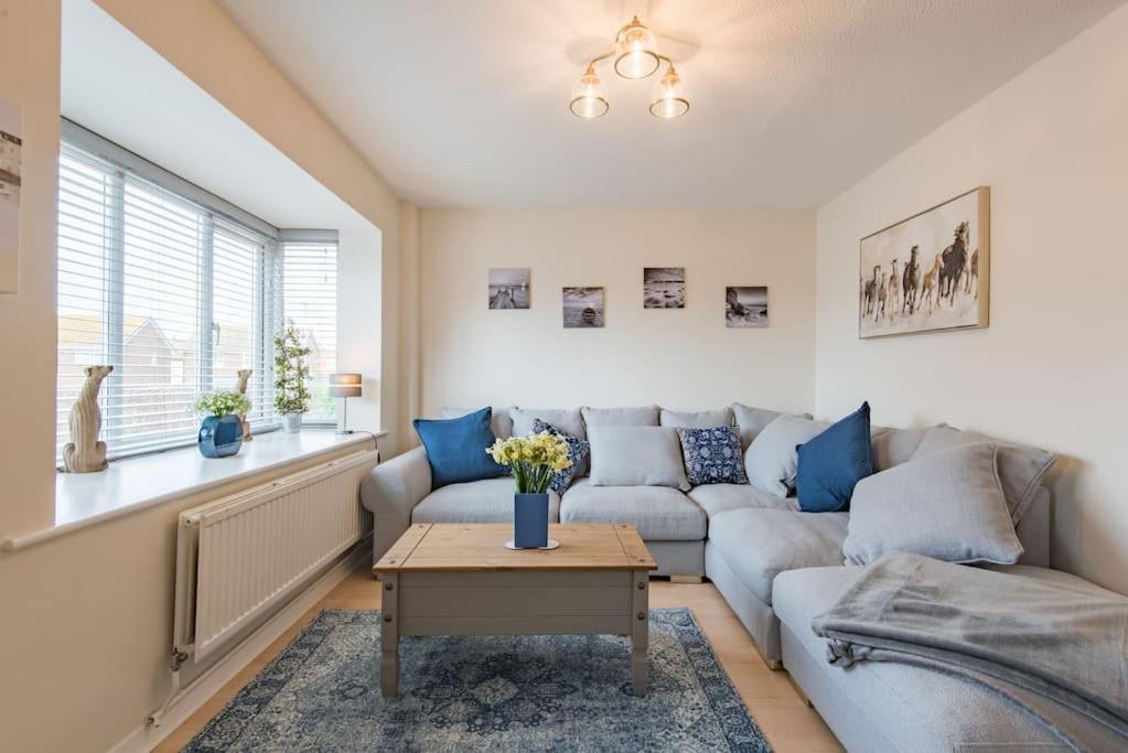 Posezení v ubytování Links Bay - 100 yards from beach and golf course