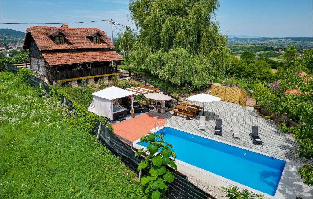 an aerial view of a house with a swimming pool at Gorgeous Home In Sveti Ivan Zelina With Jacuzzi in Sveti Ivan Zelina
