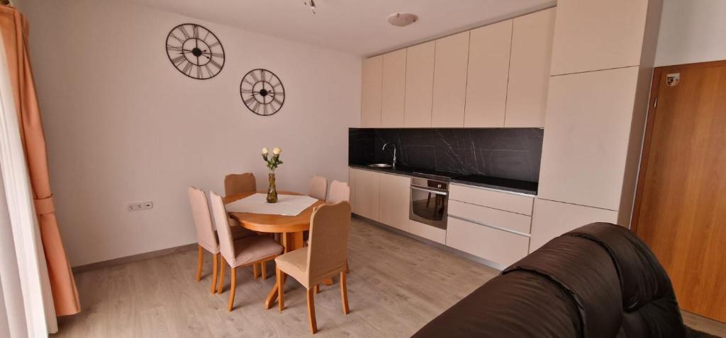 Televízia a/alebo spoločenská miestnosť v ubytovaní Apartments Stengl