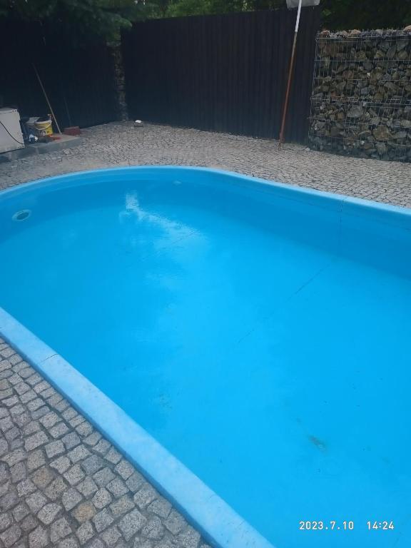 Bazén v ubytování Lusia nebo v jeho okolí