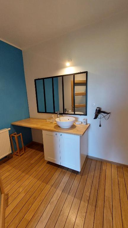 Kuchyň nebo kuchyňský kout v ubytování Grange De Sagne maison et table d hôtes avec dîner sur réservation