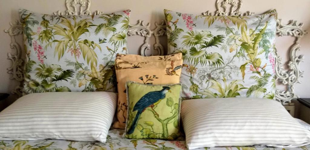 two pillows on a bed with floral wallpaper at SCHUMANN'S RESORT & PARK in Alto Boquete