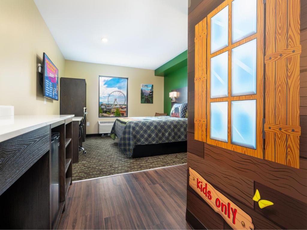 Country Cascades Waterpark Resort - Family Junior Suite