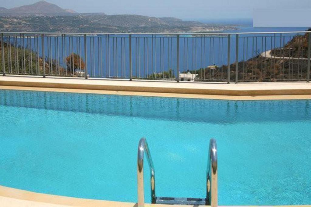Bazén v ubytování Aptera Paradise With Sea View nebo v jeho okolí