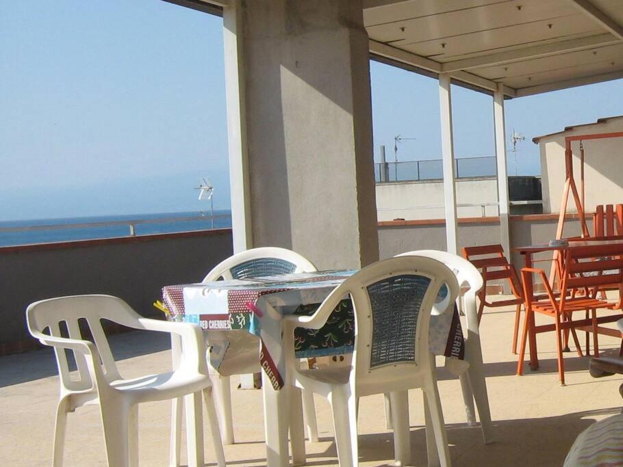 Un balcon sau o terasă la Attico vista mare con terrazza