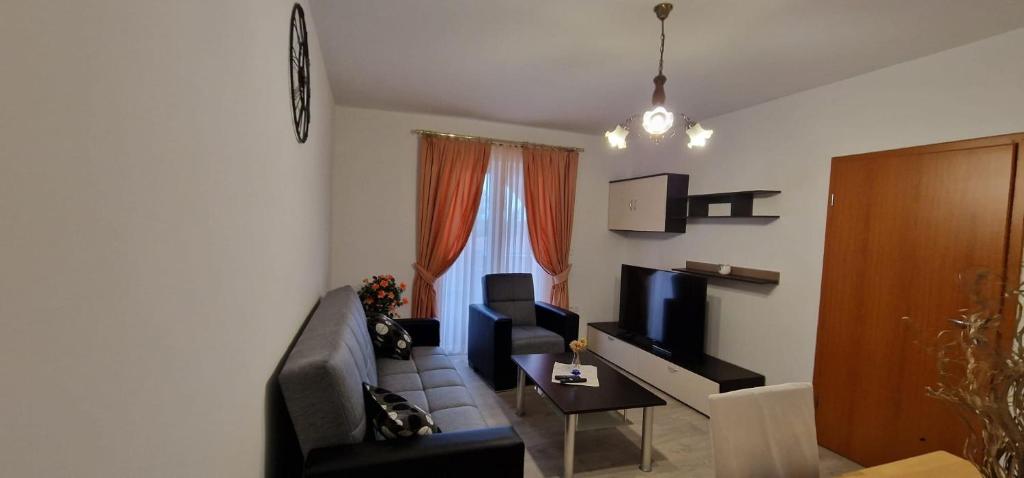 Televízia a/alebo spoločenská miestnosť v ubytovaní Apartments Stengl