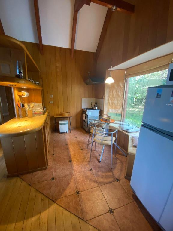 Kuchyň nebo kuchyňský kout v ubytování Cabañas Bahia Celeste, Puerto Varas