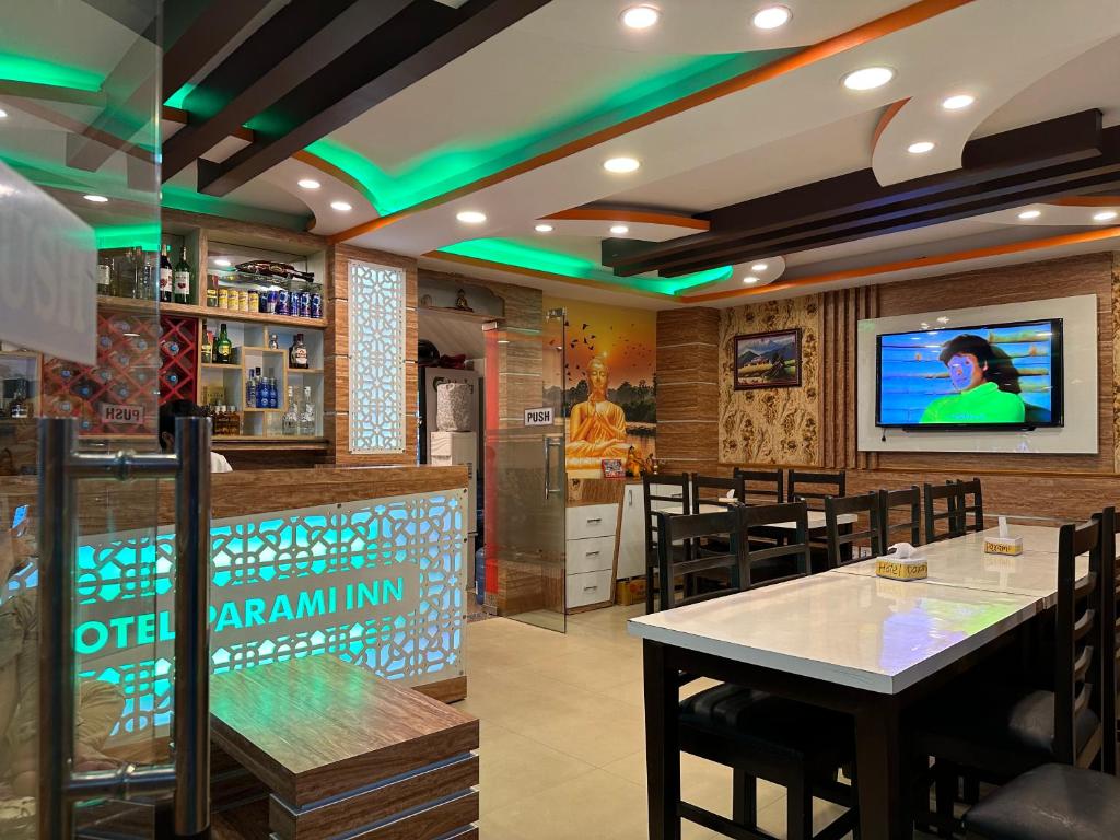 TV a/nebo společenská místnost v ubytování HOTEL PARAMI INN
