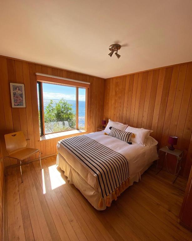 Postel nebo postele na pokoji v ubytování Cabañas Bahia Celeste, Puerto Varas