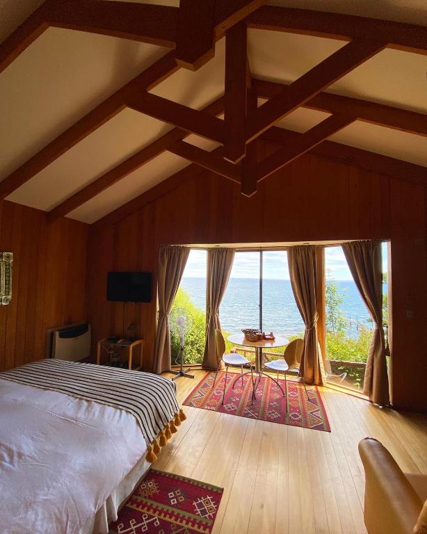 Postel nebo postele na pokoji v ubytování Cabañas Bahia Celeste, Puerto Varas