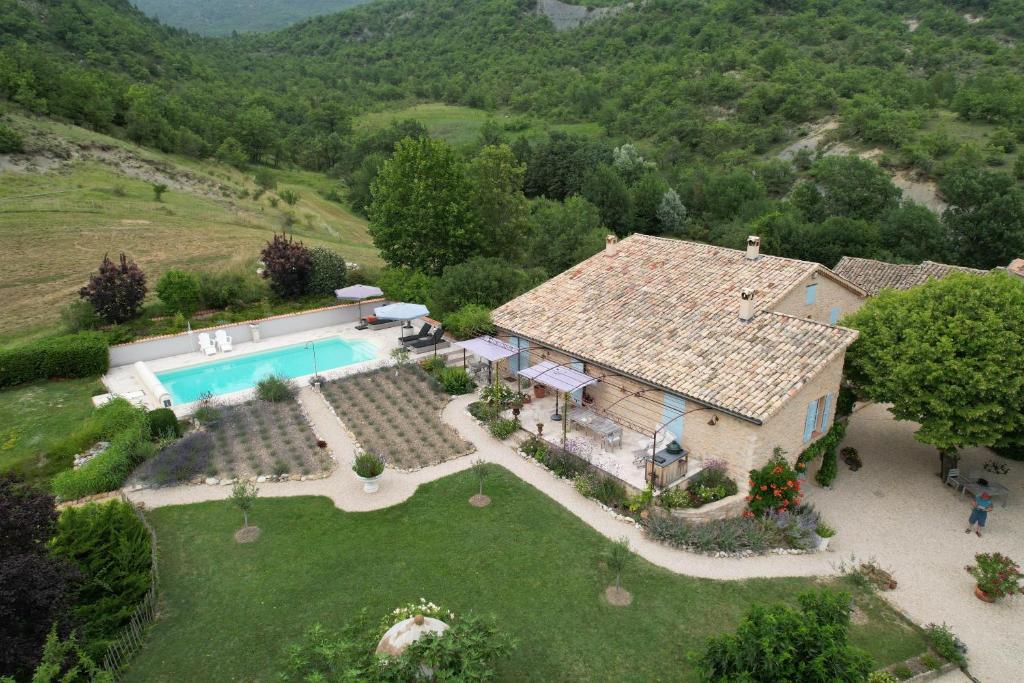 an aerial view of a house with a swimming pool at Mas Tulipe de Soie in Bevons