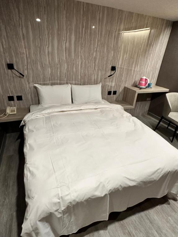 Postel nebo postele na pokoji v ubytování Golden Home Hotel