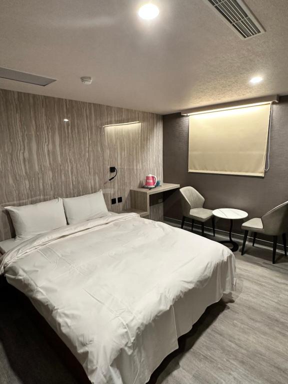 Postel nebo postele na pokoji v ubytování Golden Home Hotel