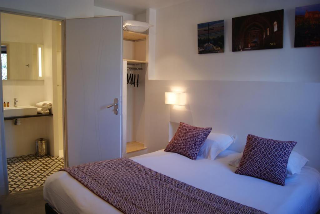 Contact Hôtel Le Minervois - Hôtel & Restaurant Au nord de Carcassonne - Chambre Double Standard