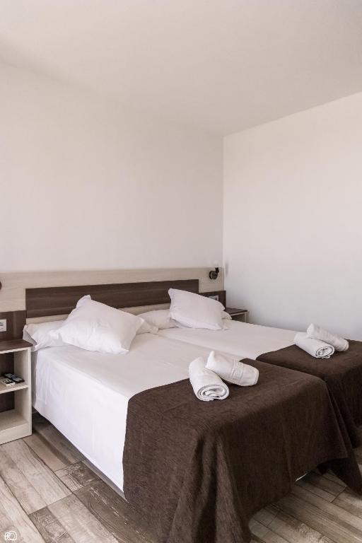 Postel nebo postele na pokoji v ubytování Mesón Hostal La Cabaña