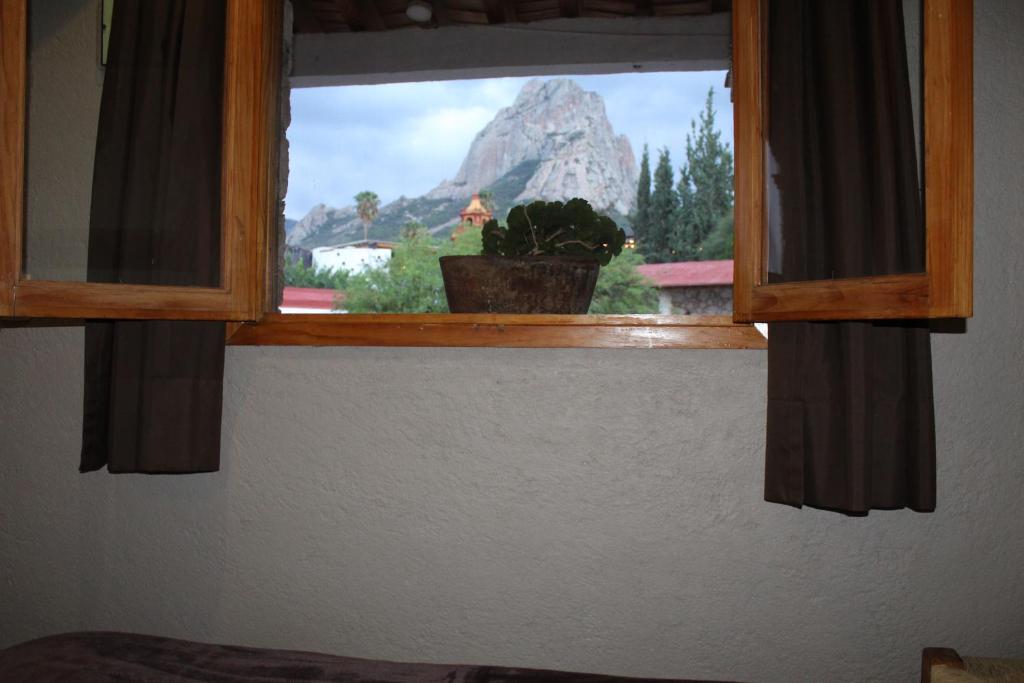 Nespecifikovaný výhled na hory nebo výhled na hory při pohledu z hotelu