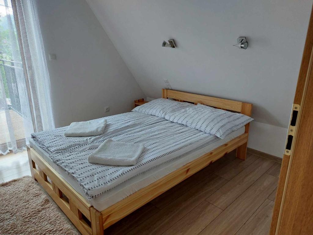 Posteľ alebo postele v izbe v ubytovaní Apartamenty CEDE Zakopane