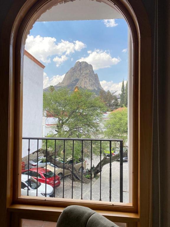 Nespecifikovaný výhled na hory nebo výhled na hory při pohledu z hotelu