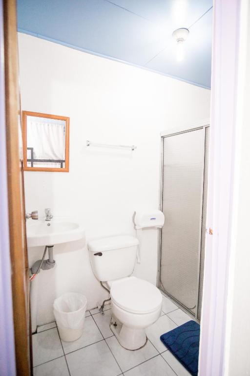 Koupelna v ubytování Pura Vibra Hostel