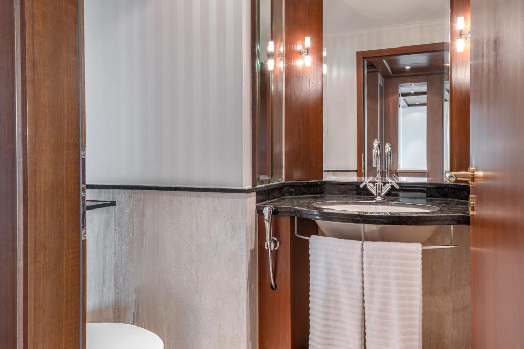 The Westin Grand Munich - Resim 37