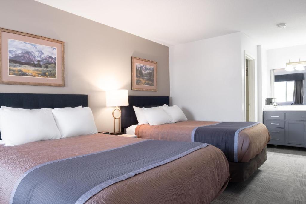 a hotel room with two beds and a window at Copper Mountain Inn and Suites in Princeton