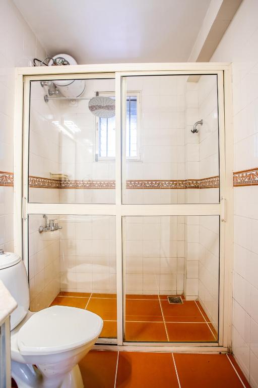 Ένα μπάνιο στο 'Golden Oceans' 3 bhk beach view villa
