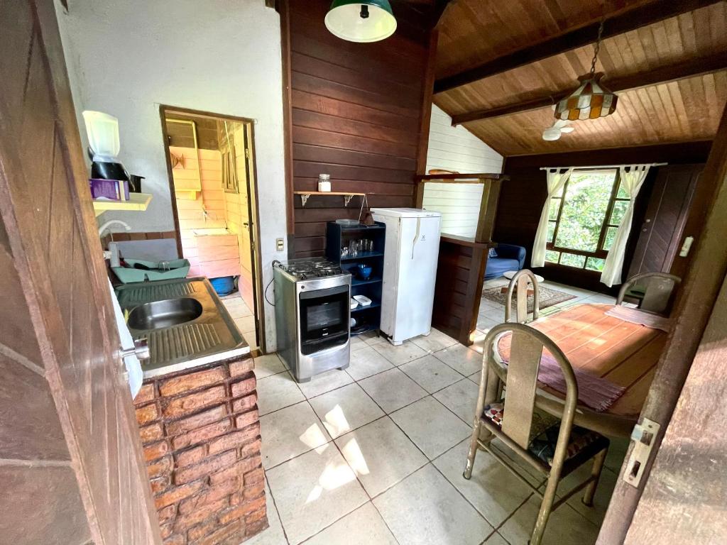 A cozinha ou cozinha compacta de Casa Selva - Vila do Abraão - Ilha grande