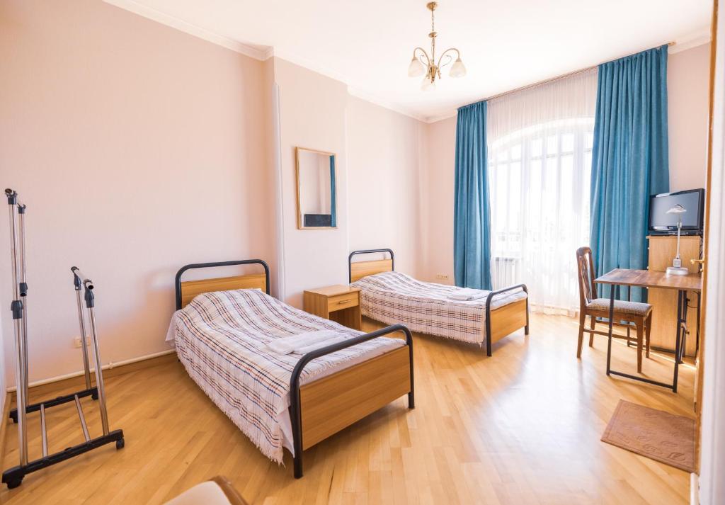Postel nebo postele na pokoji v ubytování Metro Palace