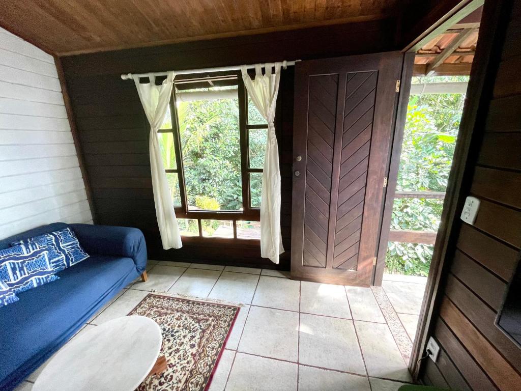 Uma área de estar em Casa Selva - Vila do Abraão - Ilha grande