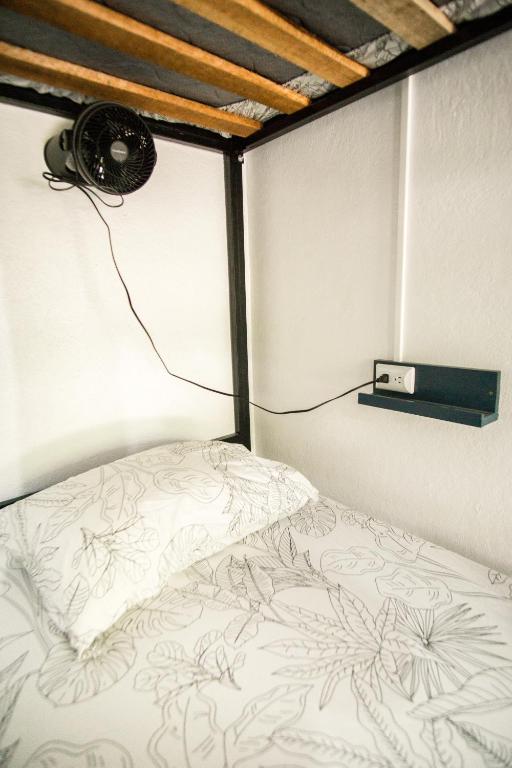 Postel nebo postele na pokoji v ubytování Pura Vibra Hostel