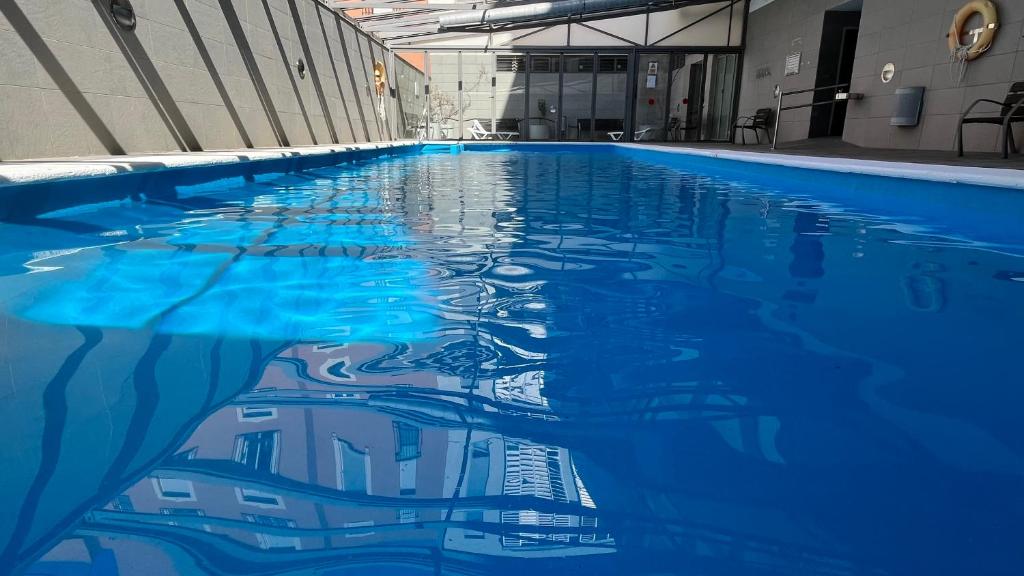 Bazén v ubytování Sevilla SantaJusta PG Apartamentos nebo v jeho okolí