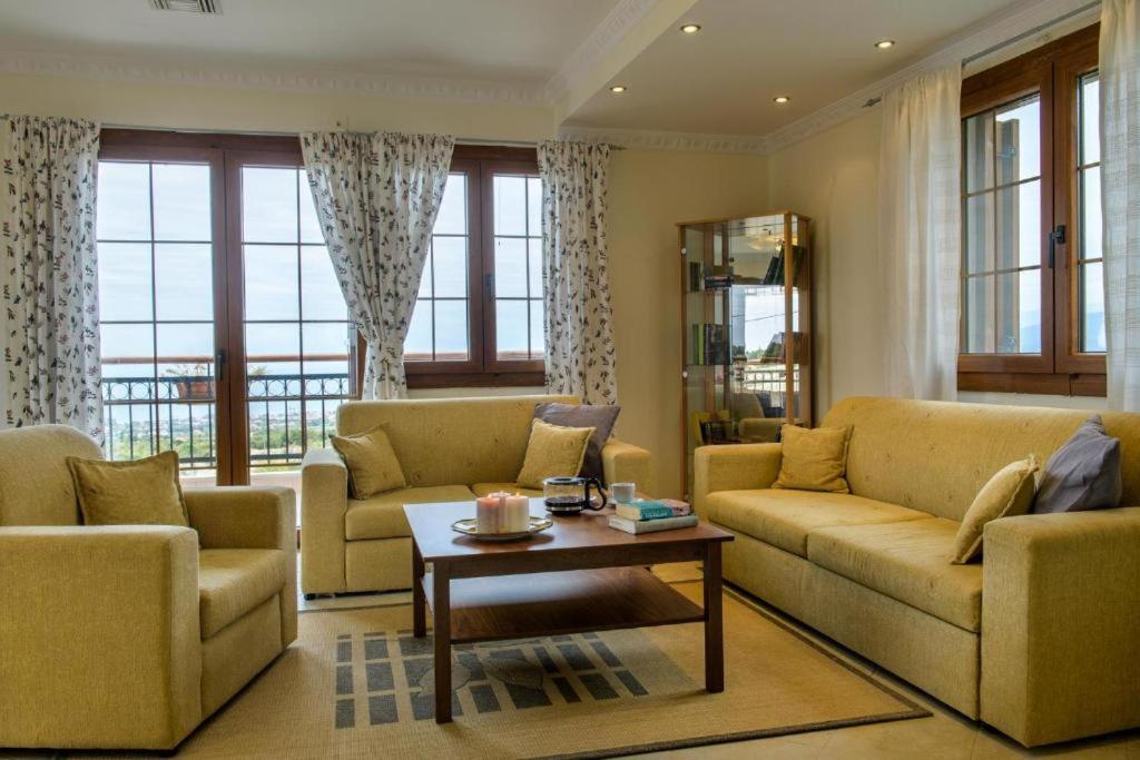 Posezení v ubytování Olympus Pantheon Luxury Villas