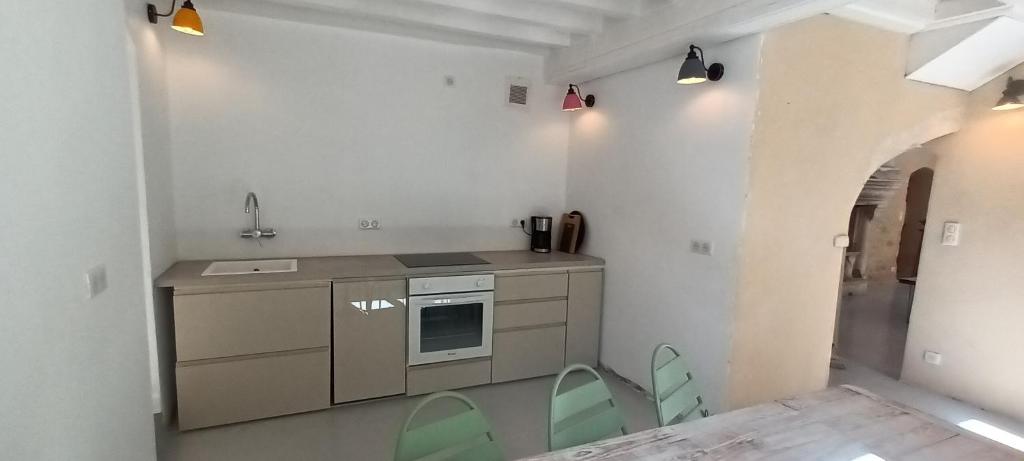 Kuchyň nebo kuchyňský kout v ubytování Gîte l'Echauguette du Perche