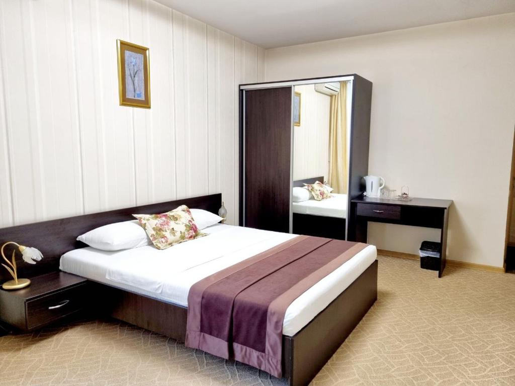 TipTop Hotel CITY CENTER - Standard Family Room