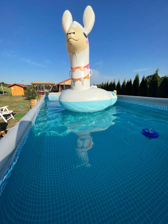 Bazén v ubytovaní Luxdomki alebo v jeho blízkosti