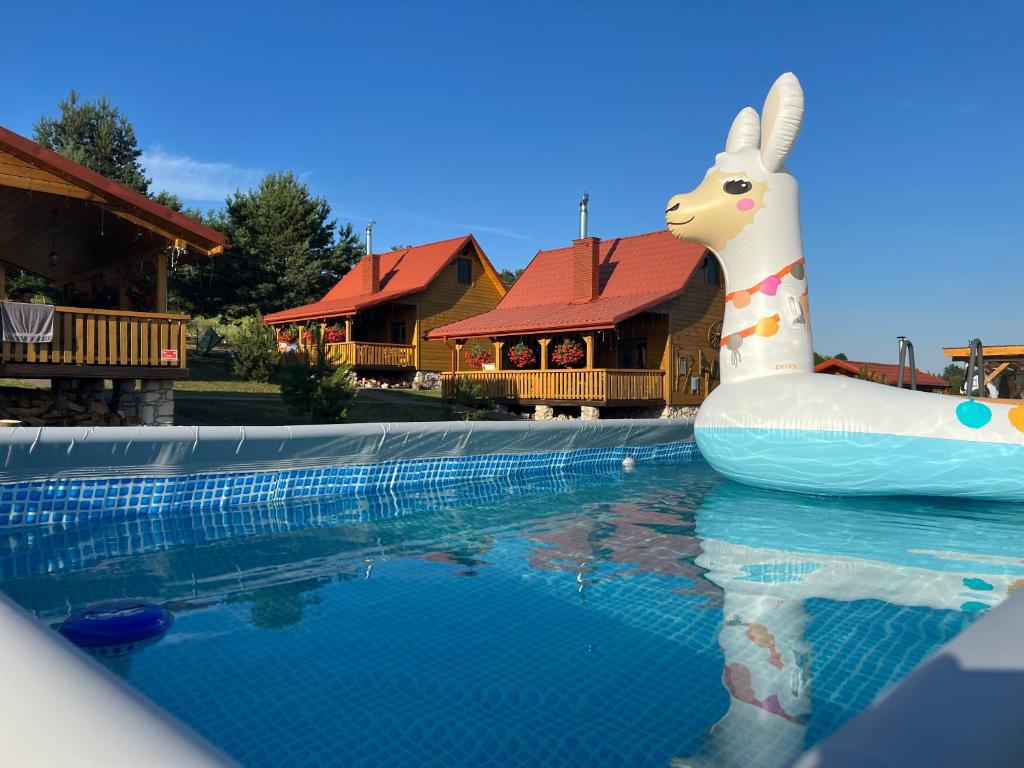 Bazén v ubytovaní Luxdomki alebo v jeho blízkosti