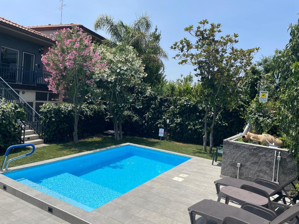 Bazén v ubytovaní Il giardino dell'Etna alebo v jeho blízkosti