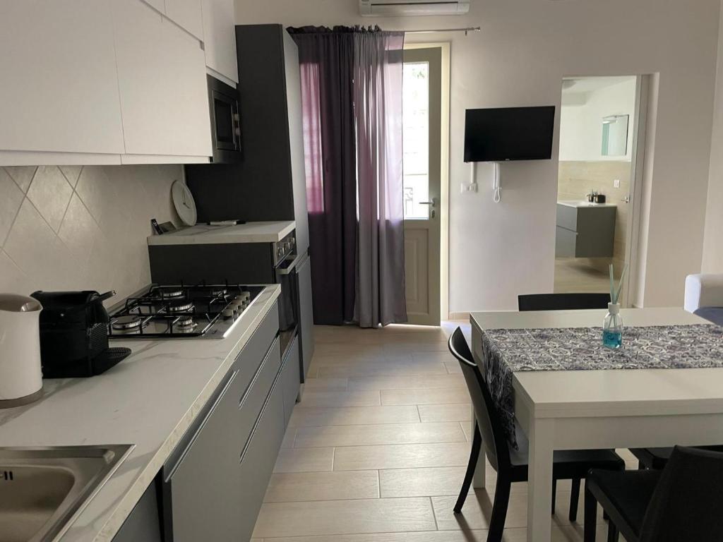 Kuchyňa alebo kuchynka v ubytovaní Guest House Civico 513 Casa Vacanze Reggio Calabria