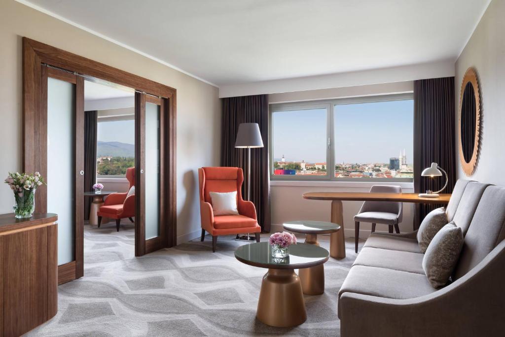 
Westin Guest Office, 1 Bedroom Junior Suite, 1 King
