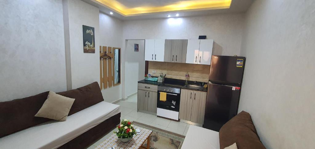 Kuchyň nebo kuchyňský kout v ubytování Casablanca Beach Direct sea view Tow Bedroom Apartment
